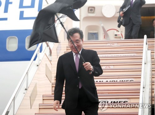'험난한 한일관계' 같은 돌풍 속 도쿄 도착한 이낙연 총리