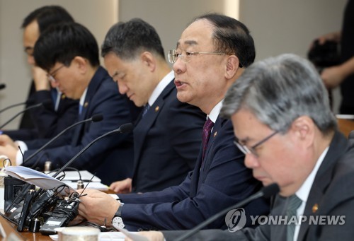 발언하는 홍남기 부총리