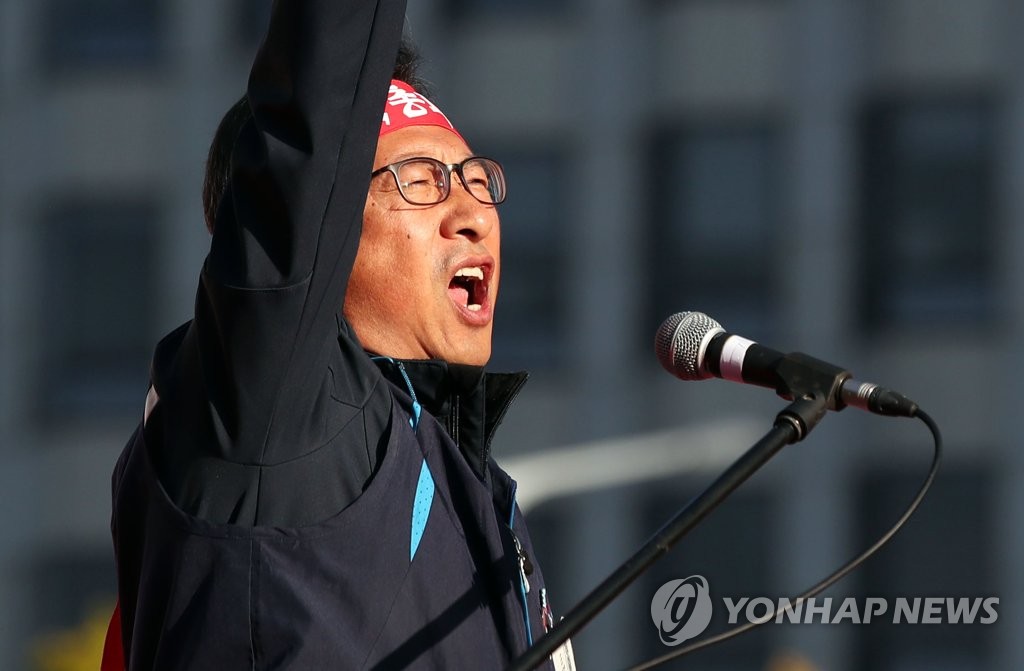 투쟁 외치는 김명환 위원장