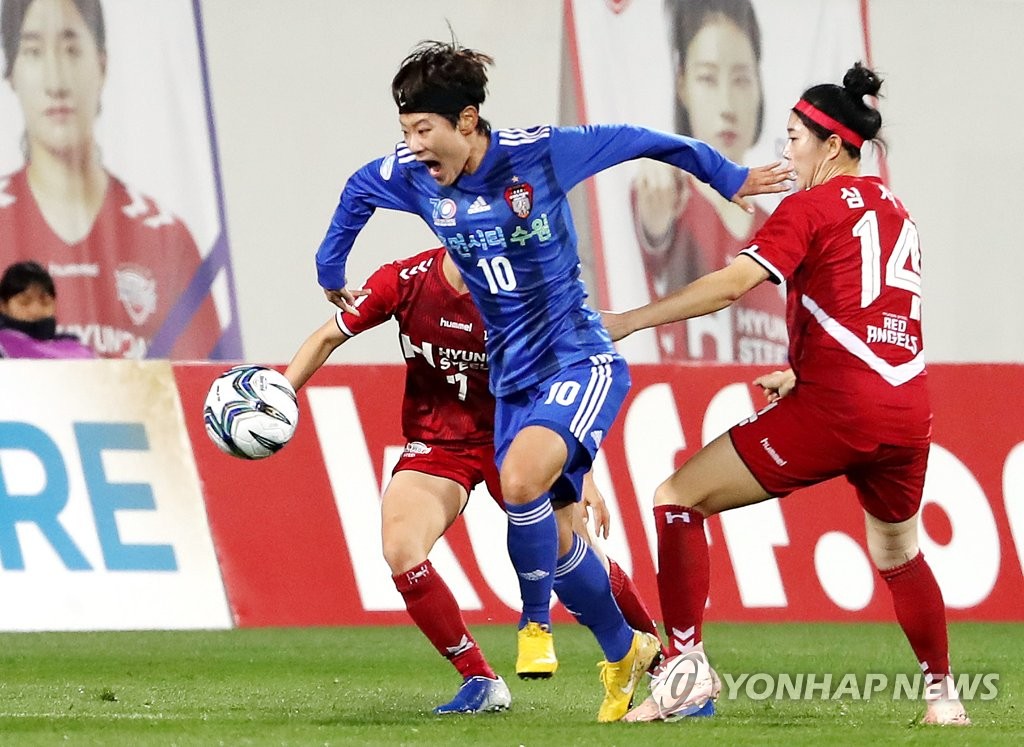 지난해 열린 인천 현대제철-수원도시공사의 여자축구 WK리그 챔피언결정전 2차전 장면.