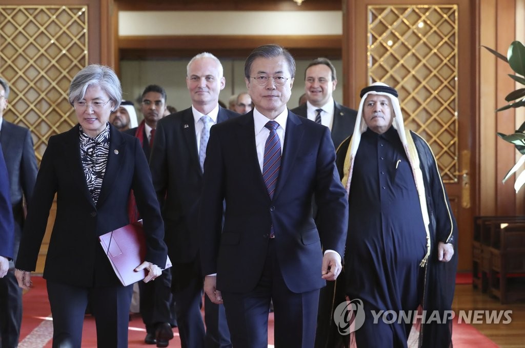 Moon demande aux ambassadeurs à Séoul de soutenir la candidature de Yoo Myung-hee à la tête de l'OMC