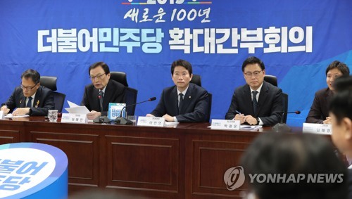 발언하는 이해찬 대표