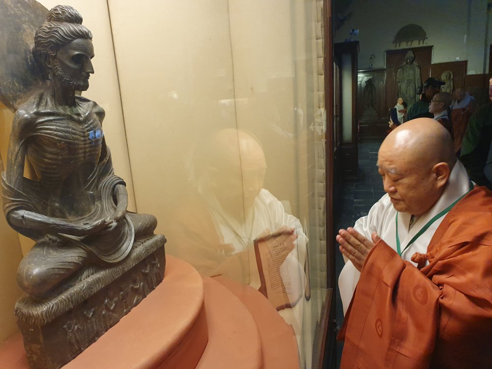 S. Korean Buddhist leader in Pakistan S. Korean Buddhist leader in Pakistan