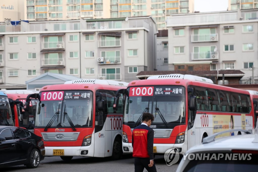 고양∼서울 운행 버스 파업…한파에 시민 8만명 ′발 동동′