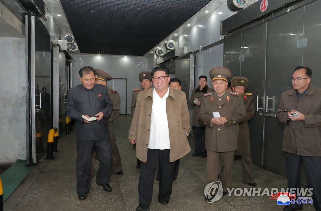 수산사업소·통천물고기가공사업소 시찰하는 김정은