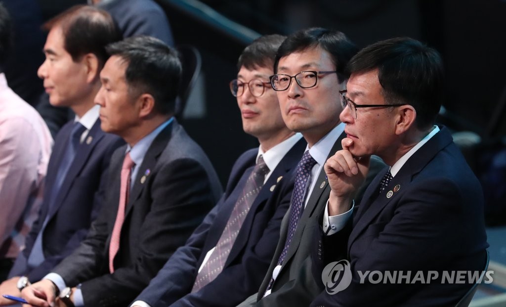 '국민과의 대화' 참석한 청와대 수석보좌진