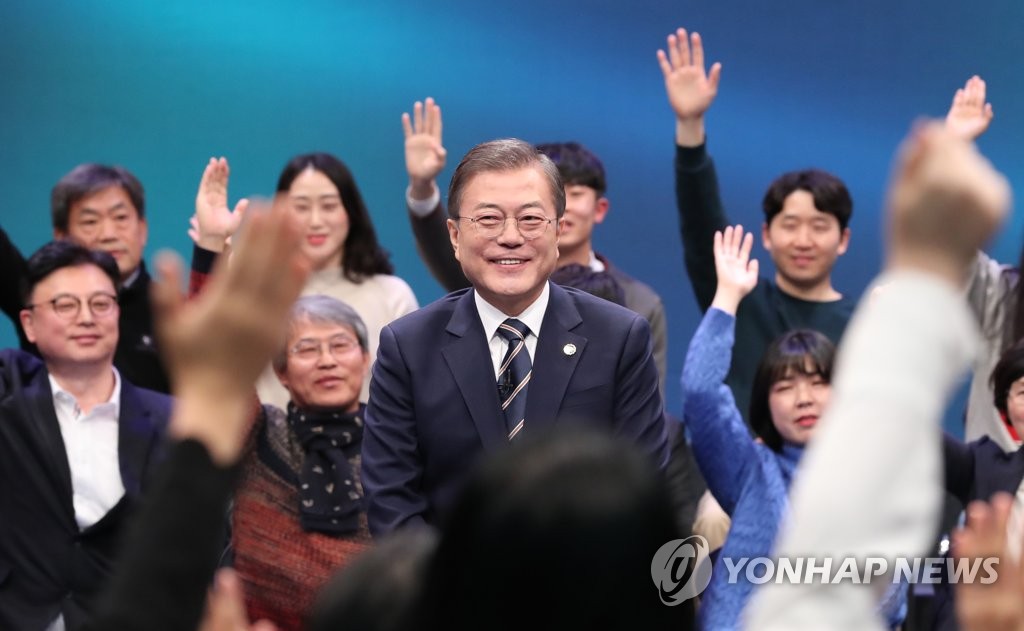 Moon celebra una asamblea pública Moon celebra una asamblea pública