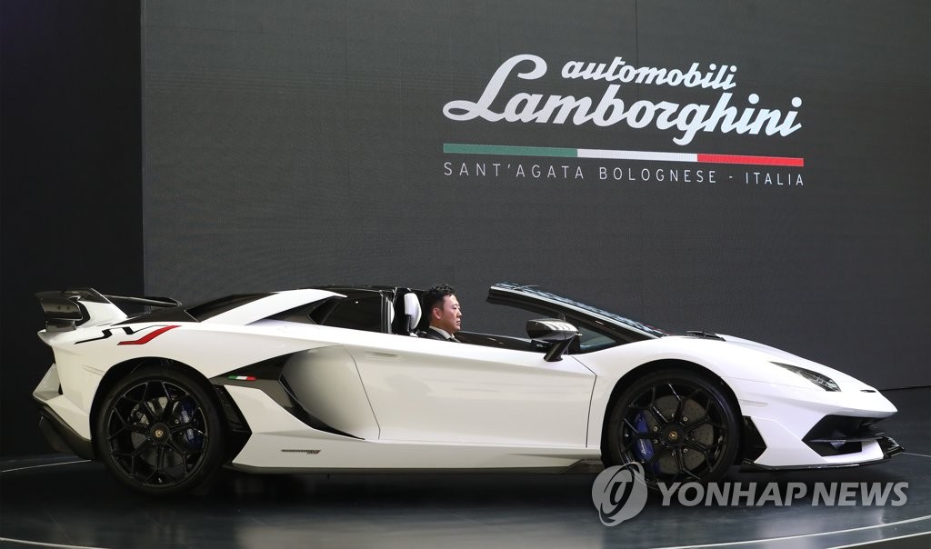 람보르기니 아벤타도르 SVJ 로드스터