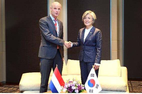 South Korea, Netherlands FMs South Korea, Netherlands FMs