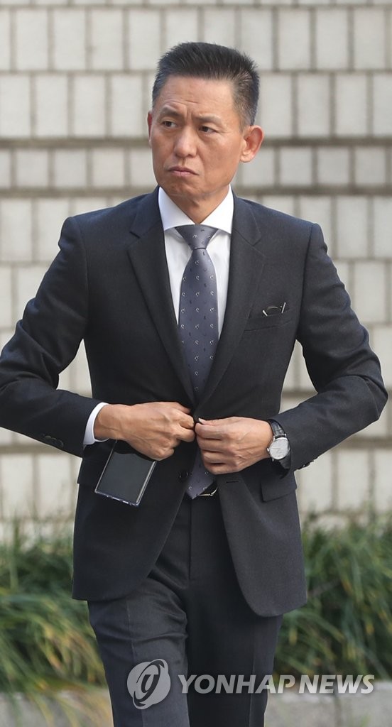 파기환송심 공판 출석하는 황성수