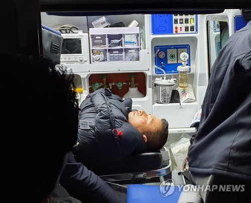 응급실 향하는 황교안 대표