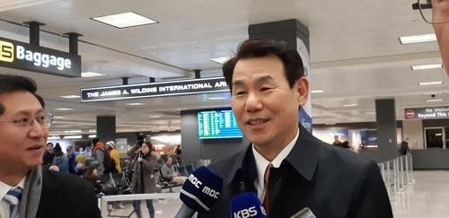 기자들과 문답하는 정은보 한미방위비분담협상 대사