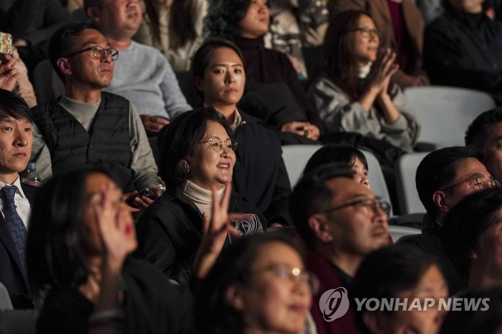 김정숙 여사, 록밴드 U2 내한공연 관람