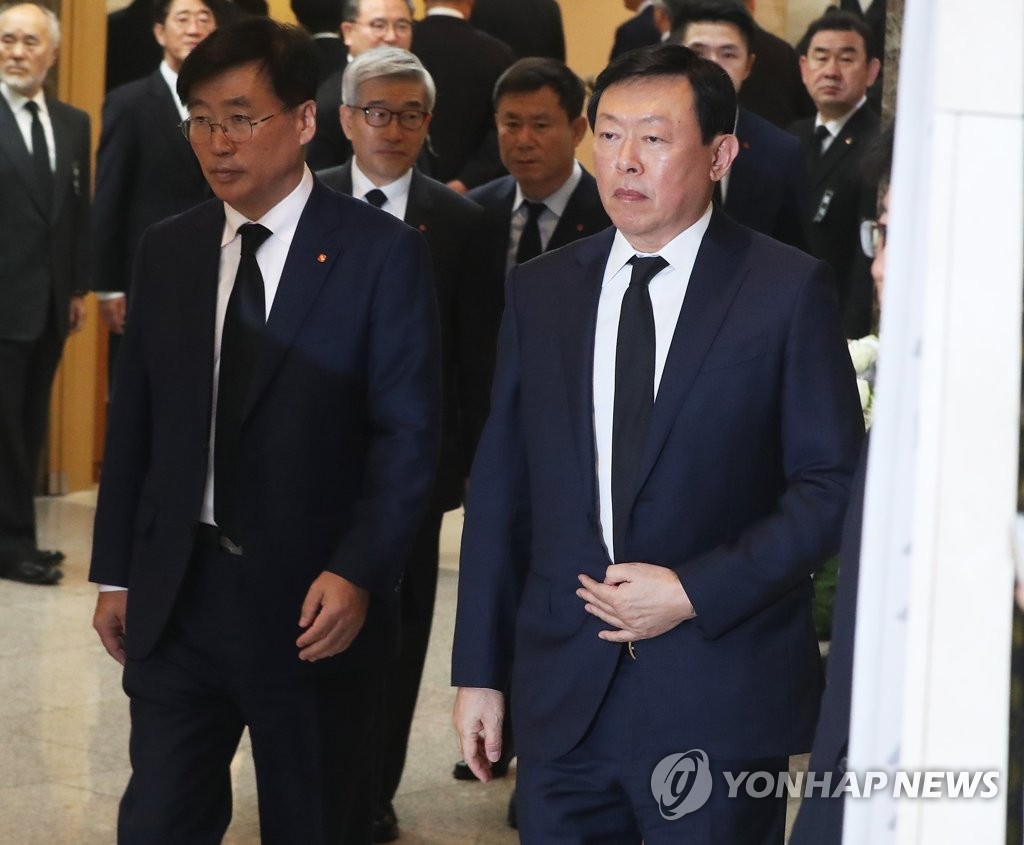 김우중 전 회장 조문 마친 신동빈 회장