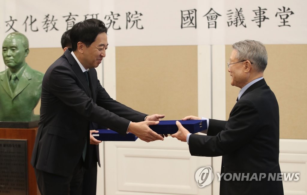 백봉신사상 대상 수상하는 금태섭 의원