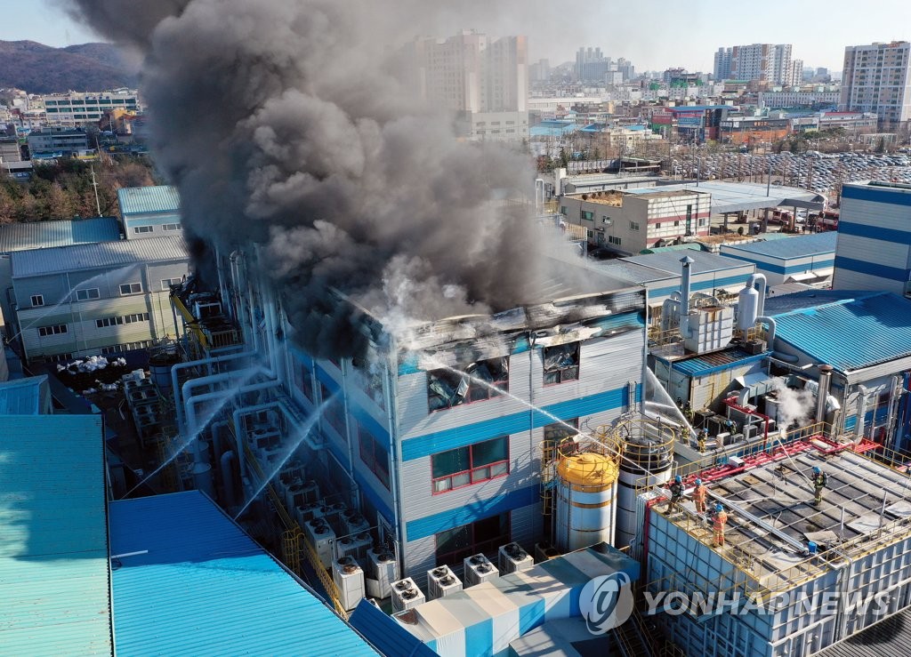 인천 화학물질 제조공장서 불…5명 부상