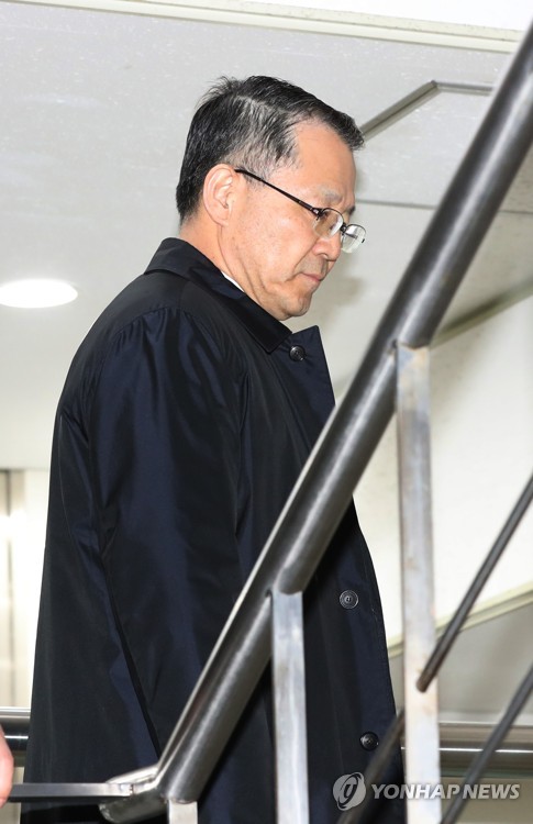 선고공판 출석하는 강경훈 부사장
