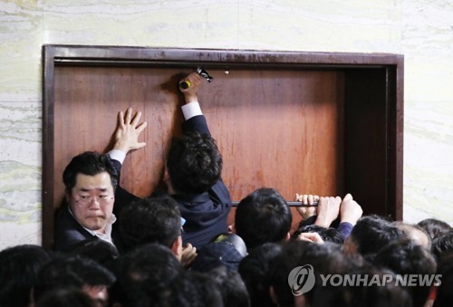 재연된 동물국회