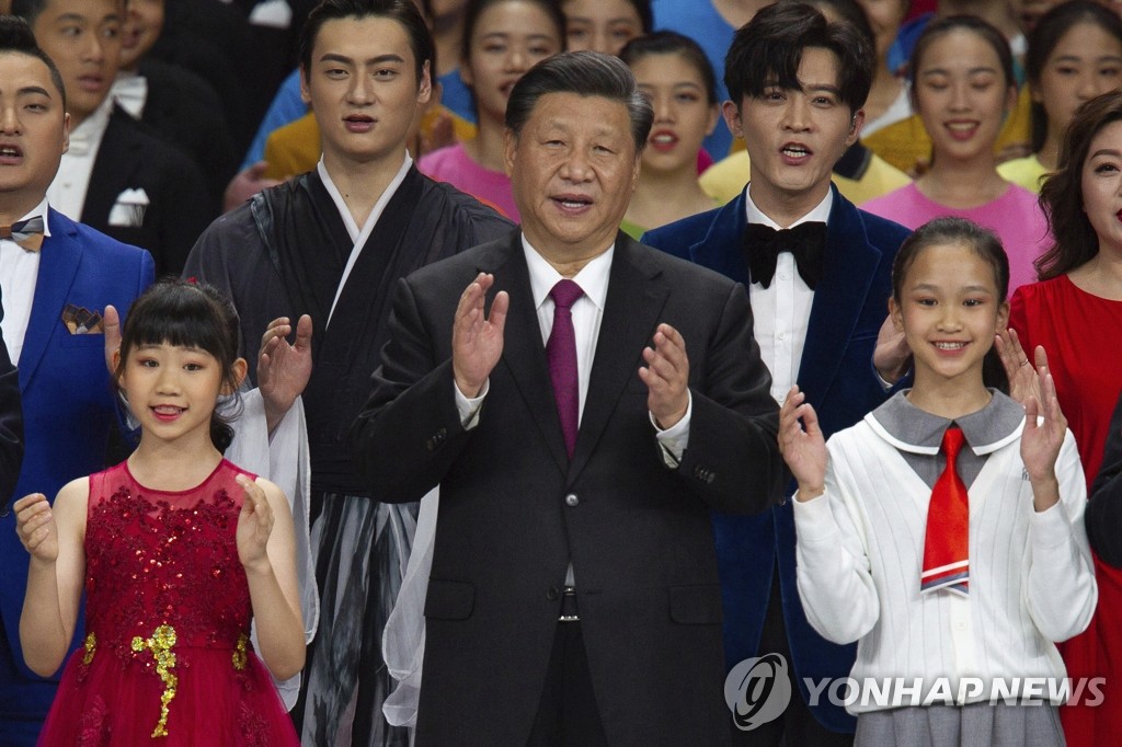 마카오 반환 20주년 축하공연 무대에 오른 시진핑 주석