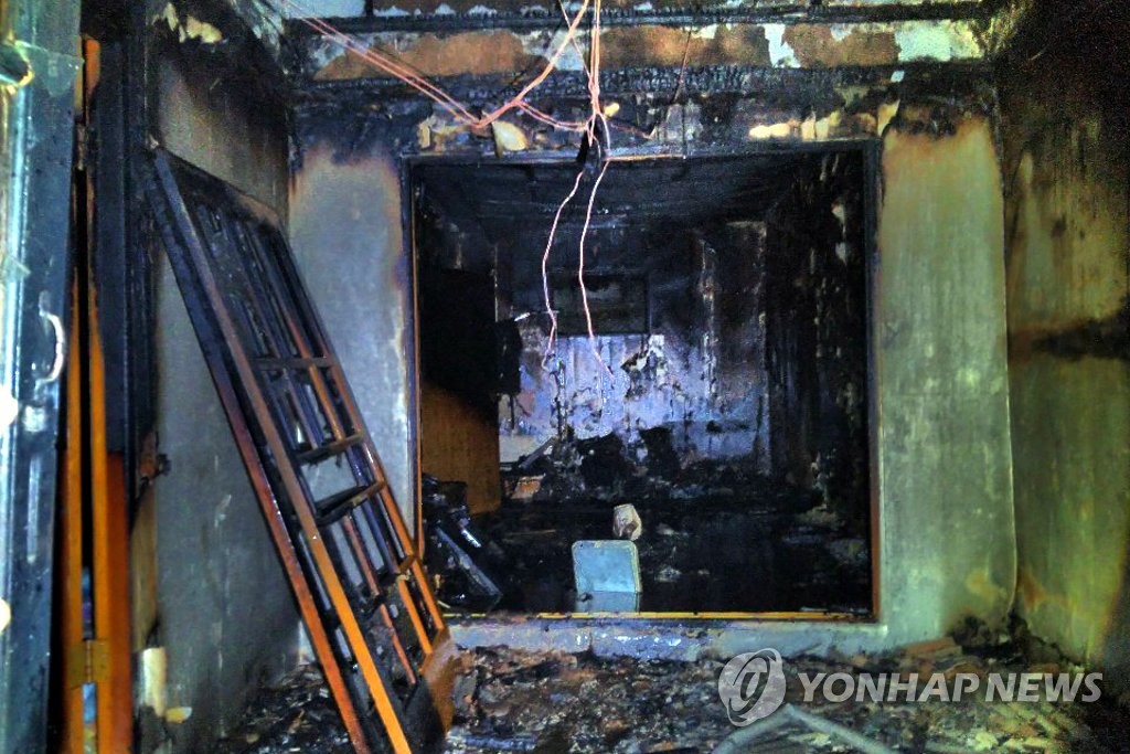 화재로 탄 주택 내부