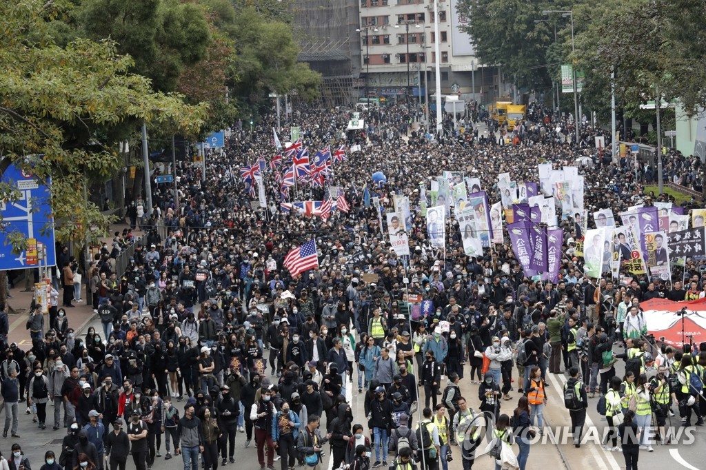 새해 첫날도 '시가행진' 홍콩 민주화 시위대