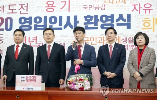 인사말 하는 한국당 4호 영입인사 이종헌 씨