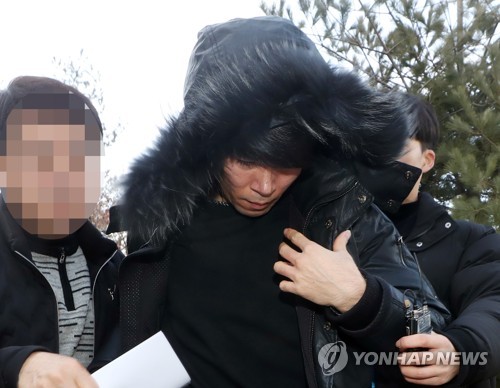 인천지법 나서는 전 프로농구 선수 정병국