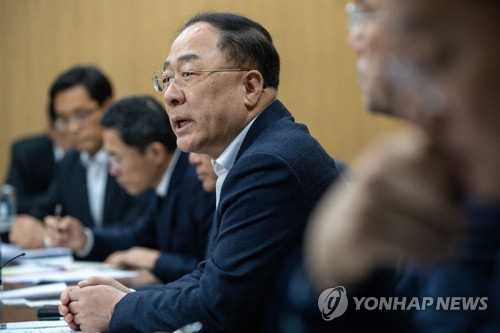 인사말하는 홍남기 부총리