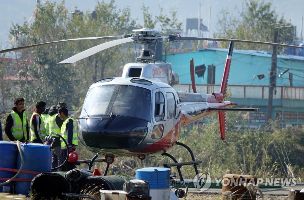This photo shows a helicopter, which took family members of four South Koreans missing after an avalanche in the Himalayas to the scene of the accident, in Pokhara, Nepal, on Jan. 20, 2020. (Yonhap)