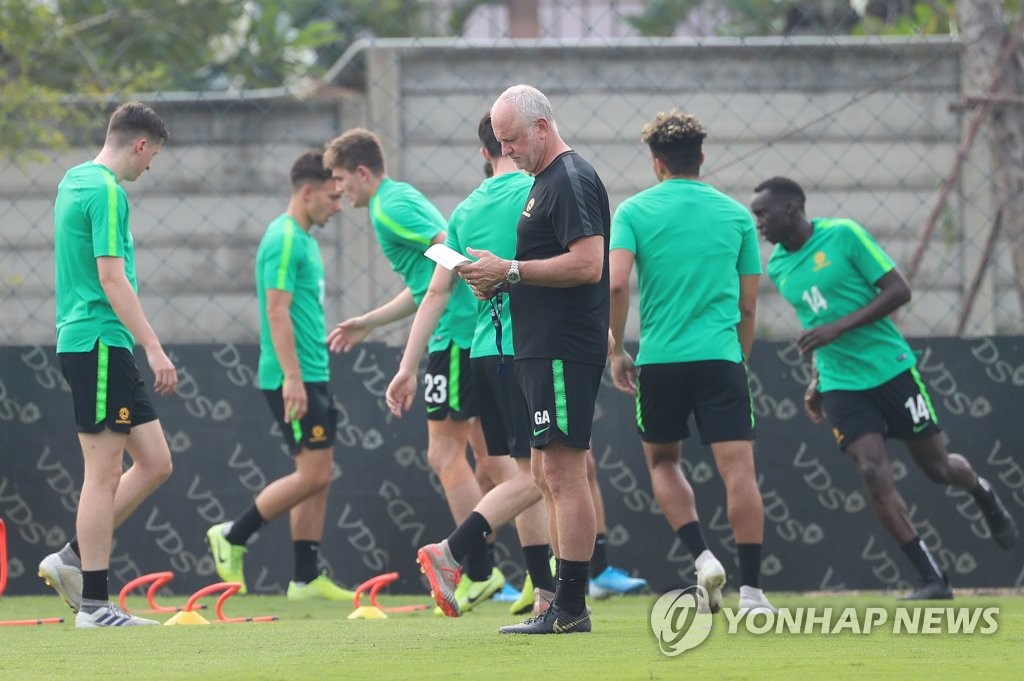 '작전 구상중?'