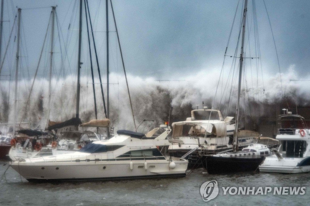 태풍 '글로리아'가 강타한 스페인 선착장