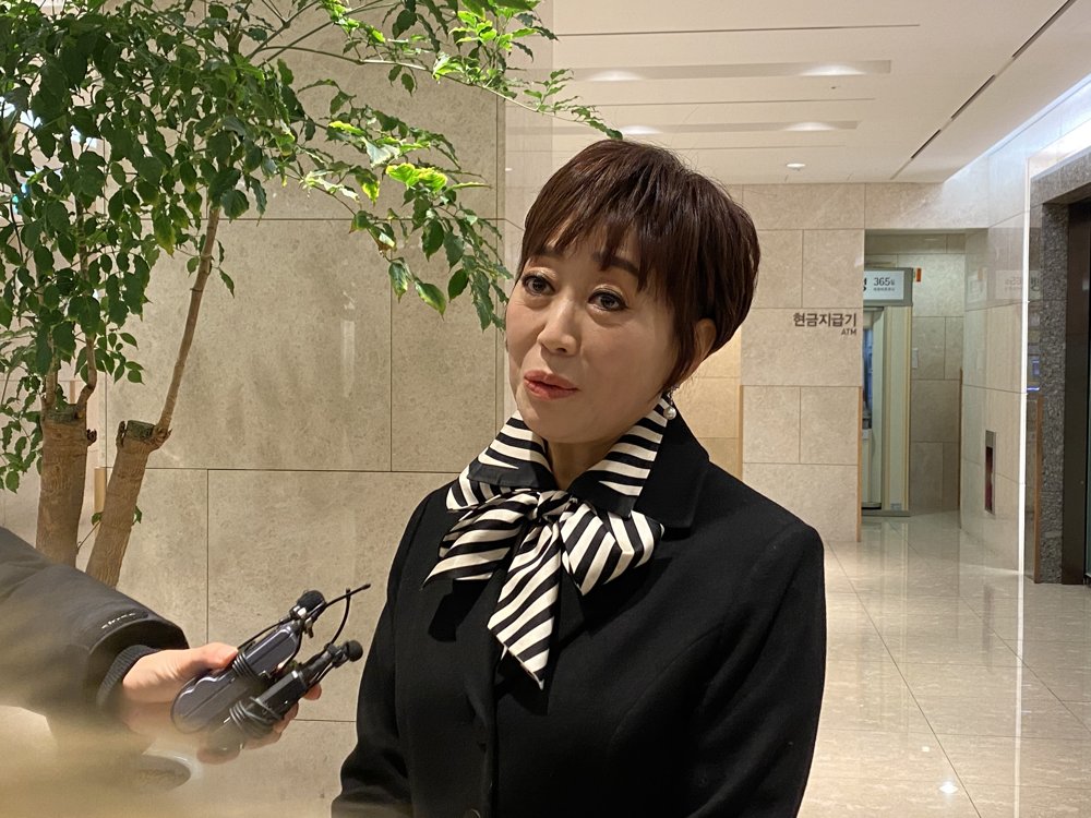 남보원 빈소 찾은 가수 하춘화
