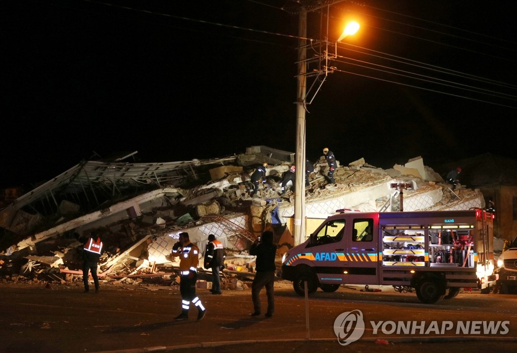 터키 동부 규모 6.8 지진 현장