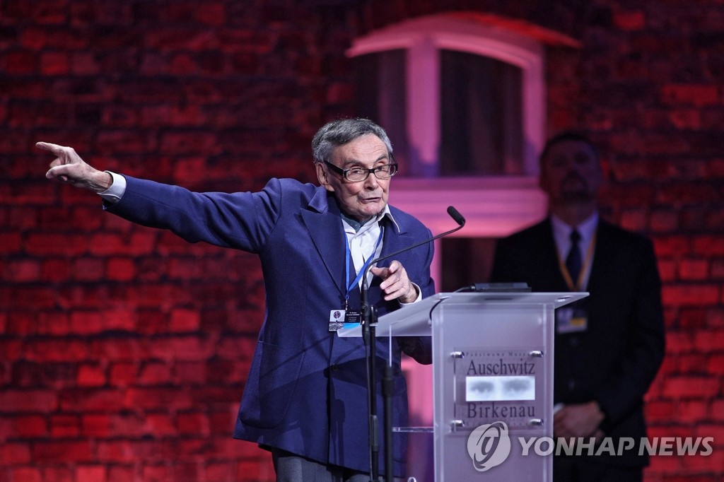 나치 대학살 증언하는 유대인 생존자