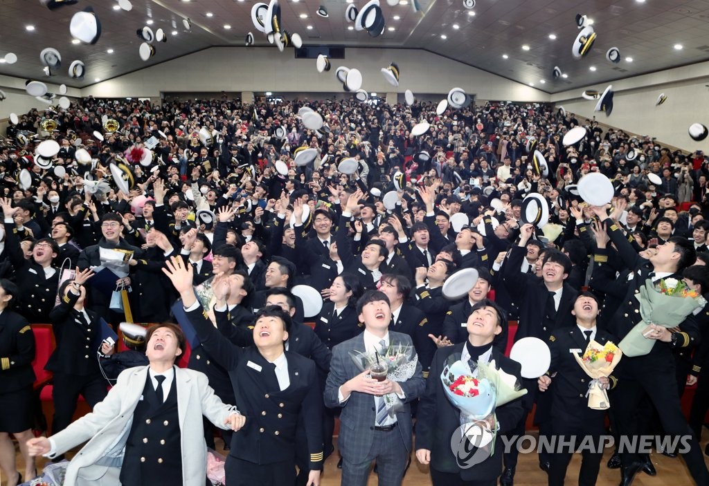 지난해 한국해양대 학위수여식