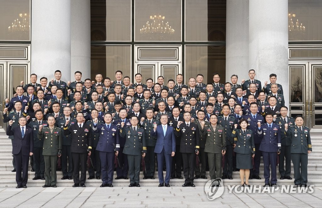 President Moon poses with newly promoted generals President Moon poses with newly promoted generals