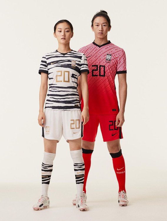 This photo provided by Nike on Feb. 6, 2020, shows new home (R) and away kits for the South Korean national football teams. (PHOTO NOT FOR SALE) (Yonhap)