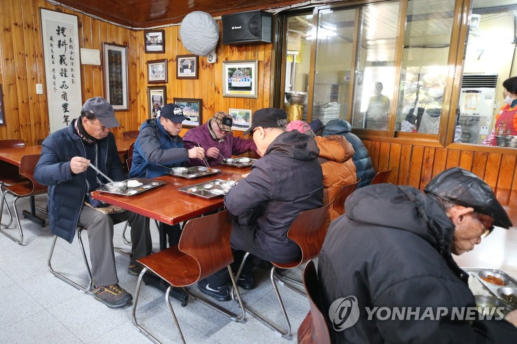 '코로나19' 임시휴업 끝난 경로식당