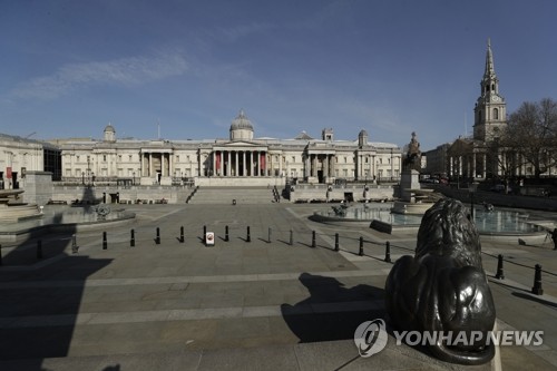 코로나19 금족령에 적막한 런던 트래펄가 광장