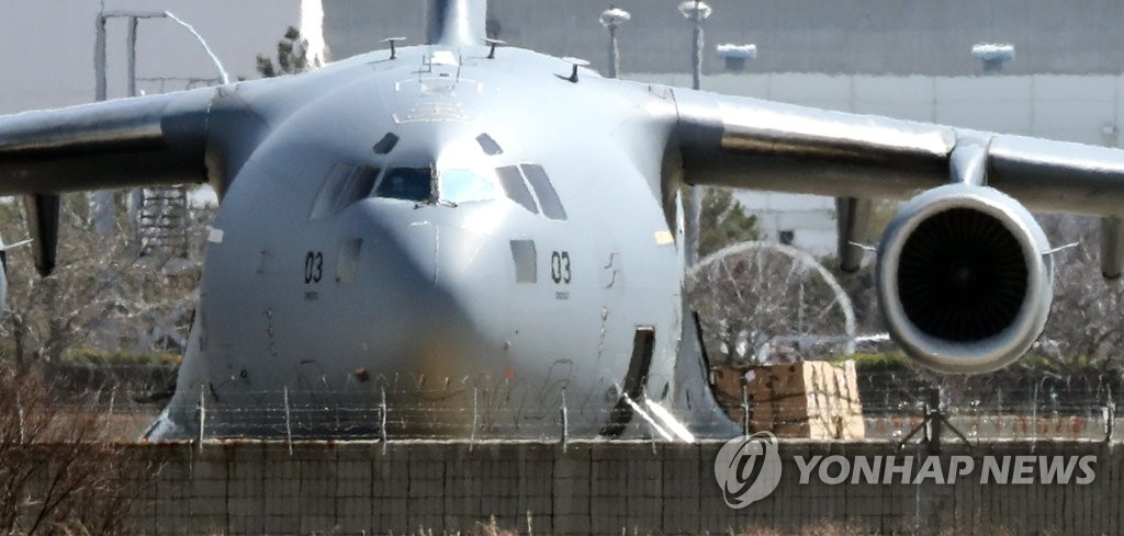 나토 수송기가 인천공항에 온 까닭은?