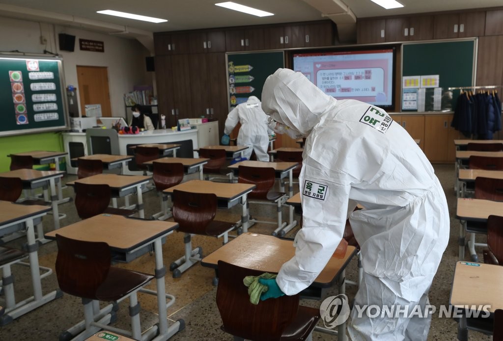 이상하지만 어색하지 않은