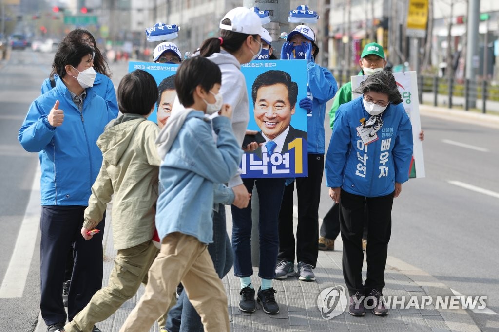 한 표 호소하는 이낙연 후보 부인