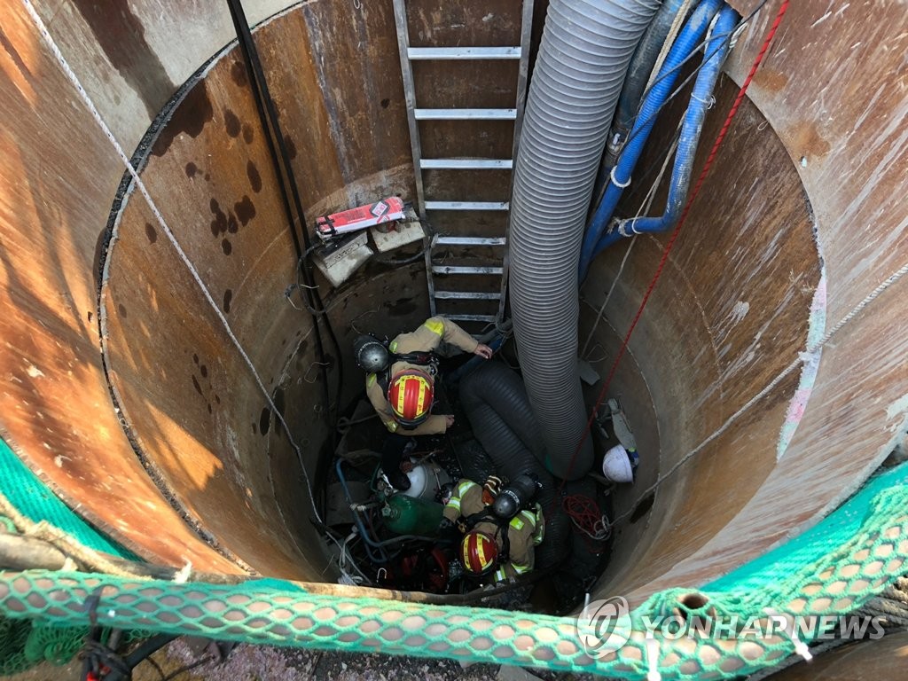 하수구 맨홀 작업 3명 가스 중독 사고