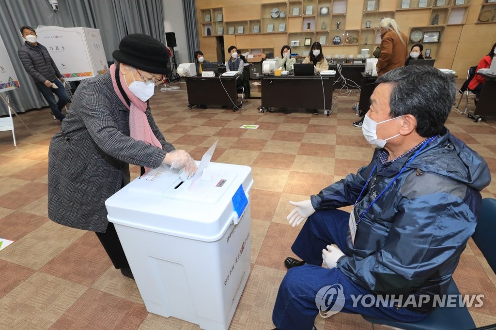 '이른 아침 투표 먼저'