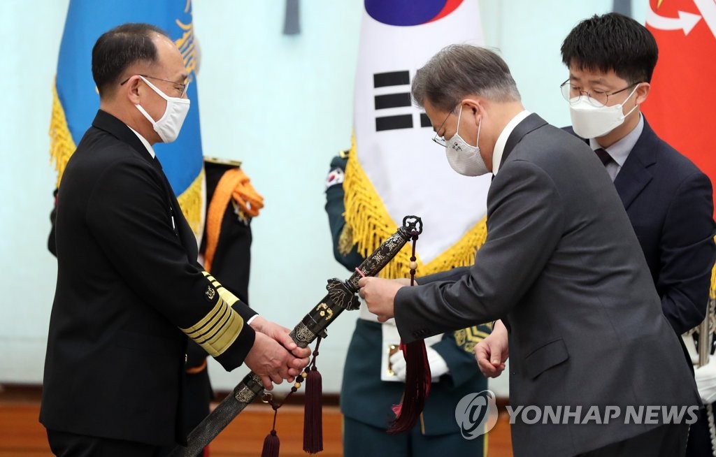 Moon attends ceremony for new Navy chief Moon attends ceremony for new Navy chief
