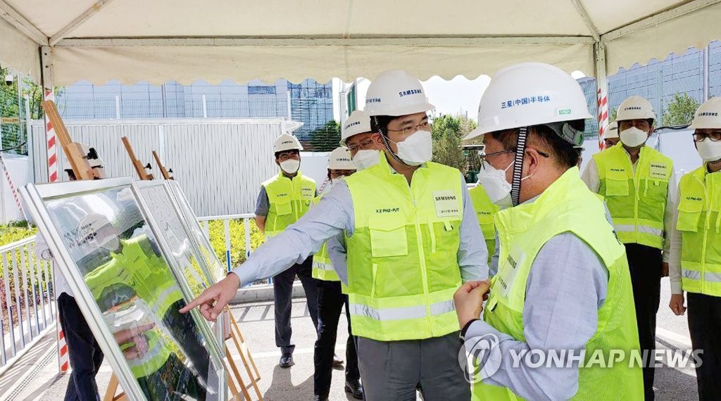 시안반도체 사업장 현장 점검하는 이재용