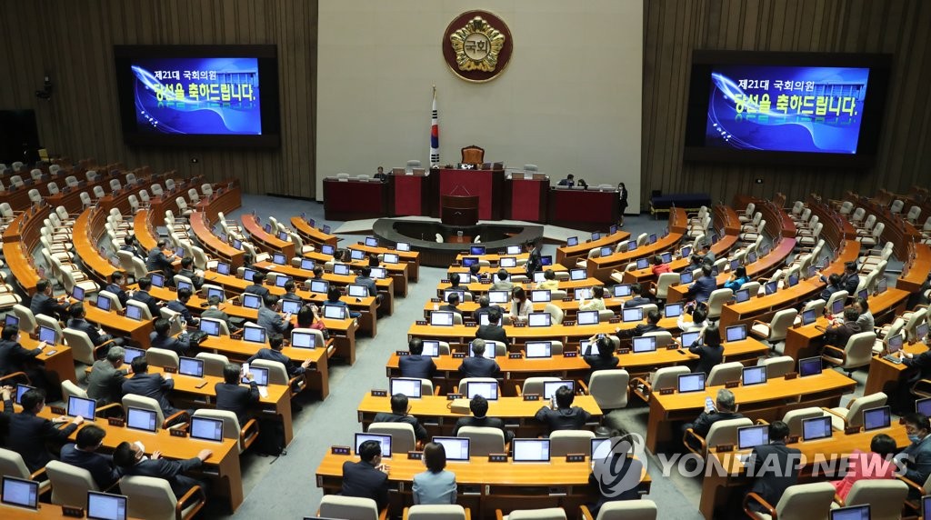 본회의장에서 열린 초선 당선인 설명회