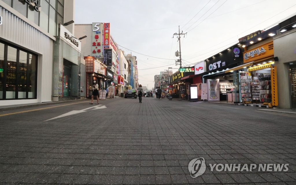 Deserted streets in Hongdae Deserted streets in Hongdae