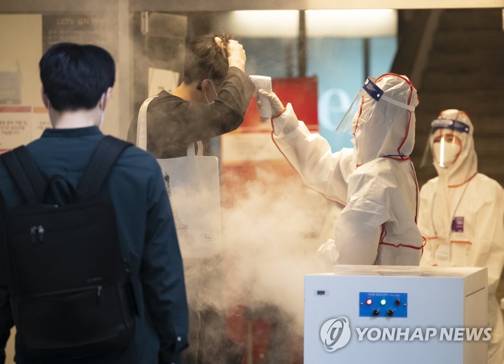 SK holds recruiting test amid virus woes SK holds recruiting test amid virus woes