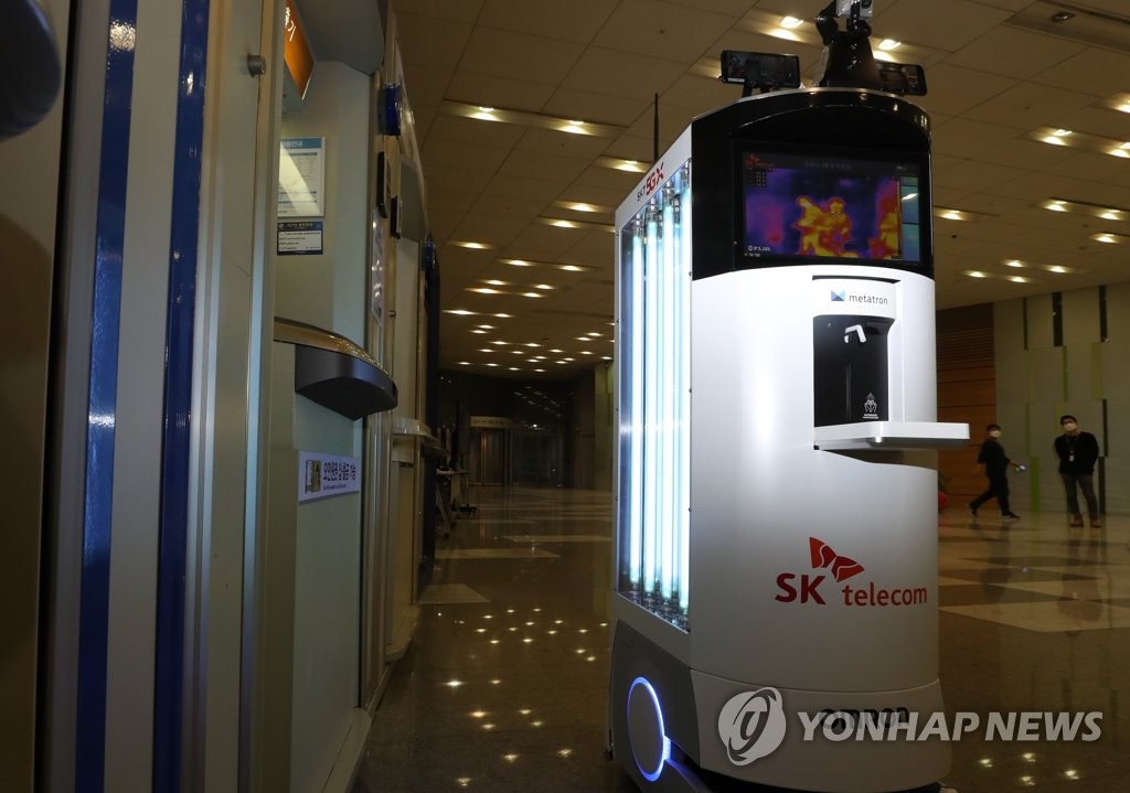 5G, AI로 무장한 코로나19 방역 '자외선 살균 중'